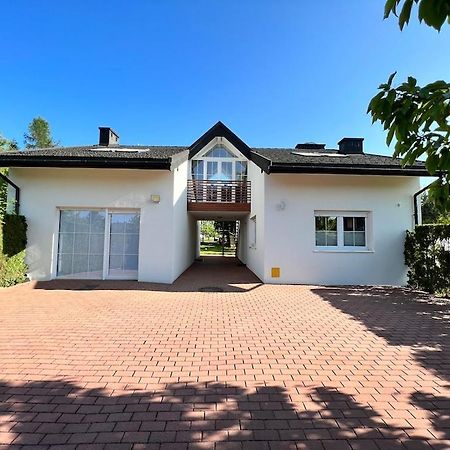 Kleine Weisse Doppelhaushaelfte Apartamento Częstochowa Exterior foto